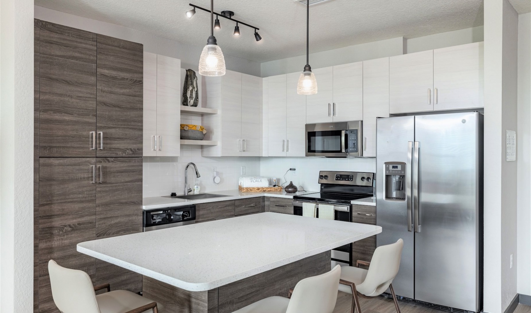 Irving Place Tampa Island Kitchen with Modern Cabinetry Irving Place Tampa Island Kitchen with Modern Cabinetry